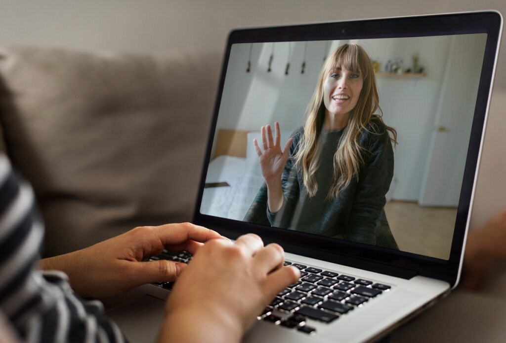 Translating Corporate Videos: Subtitles, Voice-Overs, and Best Practices for Global Engagement