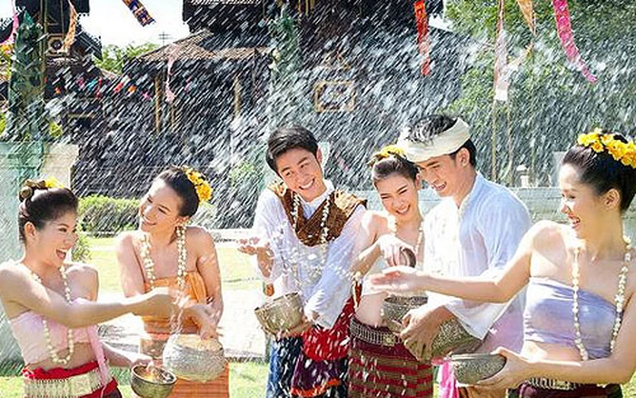 Thailand’s Songkran Water Festival – Traditional Thai New Year Celebration